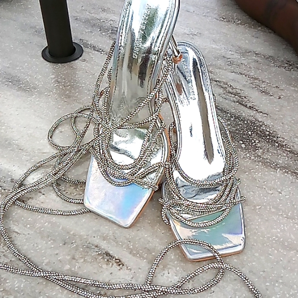 Azalea Wing silver lace up .